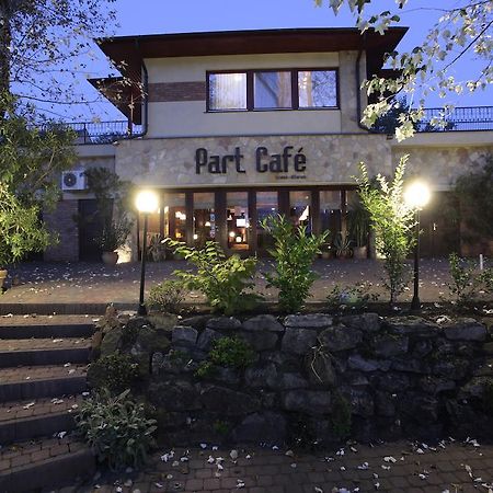 Part Cafe Residence Dunakeszi Εξωτερικό φωτογραφία