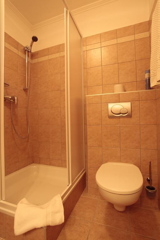 Part Cafe Residence Dunakeszi Δωμάτιο φωτογραφία