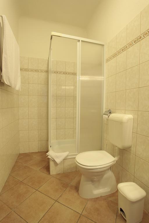 Part Cafe Residence Dunakeszi Δωμάτιο φωτογραφία