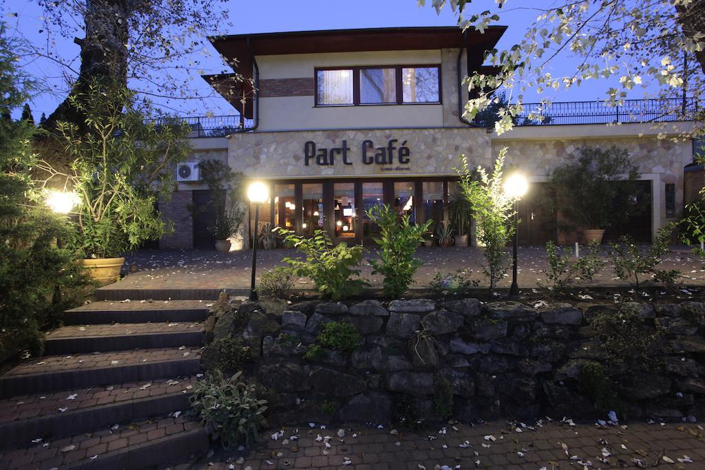 Part Cafe Residence Dunakeszi Εξωτερικό φωτογραφία